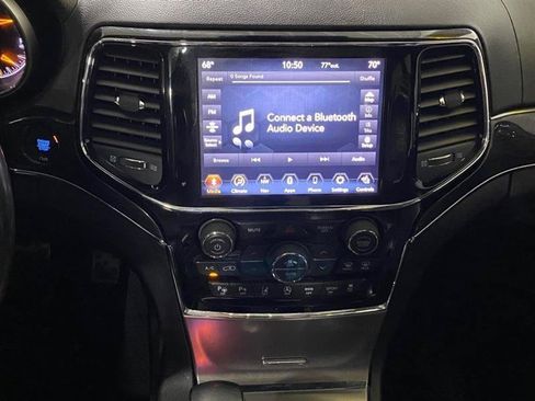 Used 2019 Jeep Grand Cherokee Overland AWD/4WD image 16