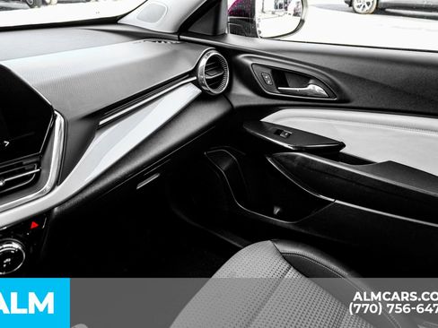 Used 2025 Chevrolet Trax LT w/ LT Convenience Package image 45