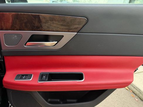 Used 2017 Jaguar XF R-Sport image 15