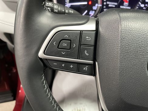 Used 2022 Toyota Highlander XLE image 19