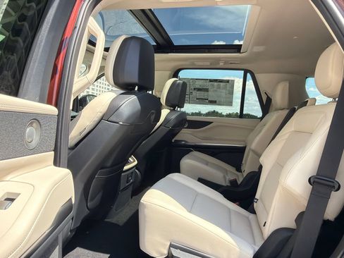 New 2027 Lincoln Navigator Reserve AWD/4WD image 24