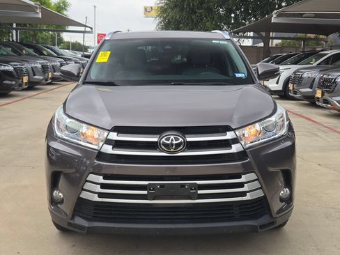 Used 2019 Toyota Highlander XLE FWD image 8
