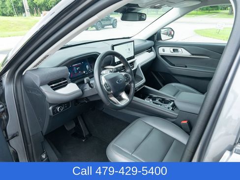 Used 2025 Ford Explorer Active w/ Active Comfort Package AWD/4WD image 17