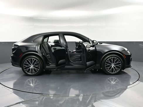 Certified 2025 Porsche Macan 4 Electric AWD/4WD image 36