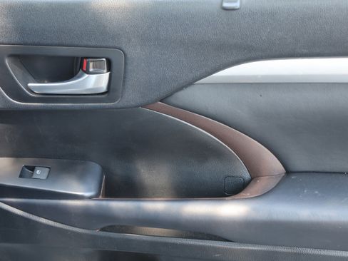 Used 2019 Toyota Highlander XLE image 36