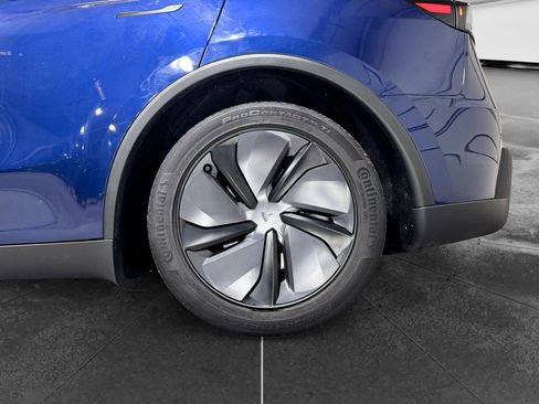 Used 2026 Tesla Model Y Long Range AWD/4WD image 30