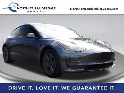 Used 2023 Tesla Model 3 Standard Range image 1