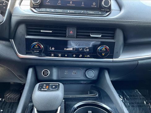 Certified 2023 Nissan Rogue SV AWD/4WD image 17