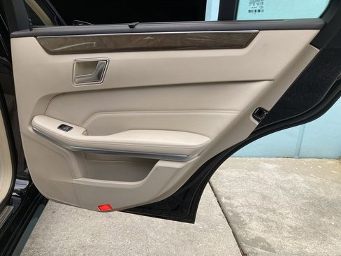 Used 2014 Mercedes-Benz E 350 4MATIC Wagon image 37