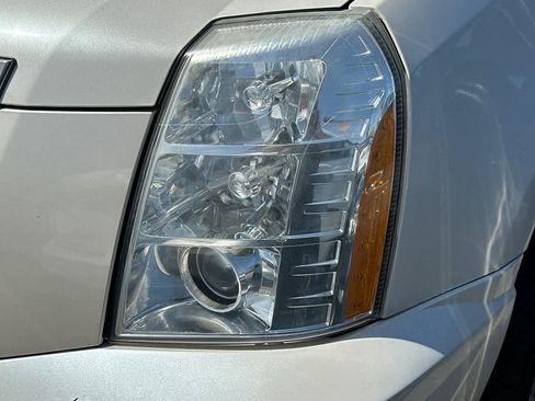 Used 2011 Cadillac Escalade 2WD image 11