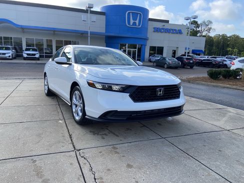 New 2026 Honda Accord LX image 2