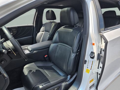 Used 2019 Lexus LS 500 w/ Accessory Package (Z1) RWD image 16