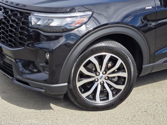 Certified 2025 Ford Explorer ST-Line AWD/4WD image 9