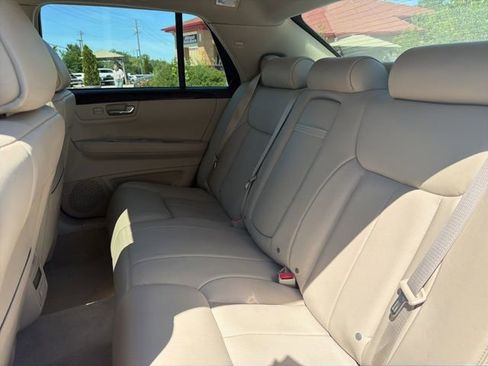 Used 2011 Cadillac DTS Luxury FWD image 18