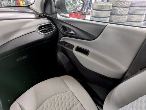 Used 2018 Chevrolet Equinox LS FWD image 17