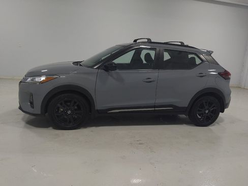 Used 2021 Nissan Kicks SR w/ Exterior Package FWD image 2
