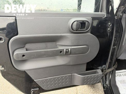 Used 2010 Jeep Wrangler Unlimited Sport AWD/4WD image 9