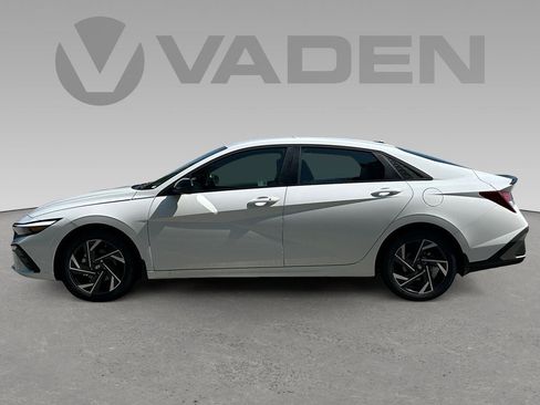 New 2025 Hyundai Elantra SEL image 5