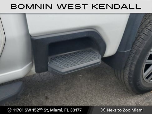 Used 2021 GMC Sierra 2500 AT4 w/ AT4 Premium Plus Package image 12