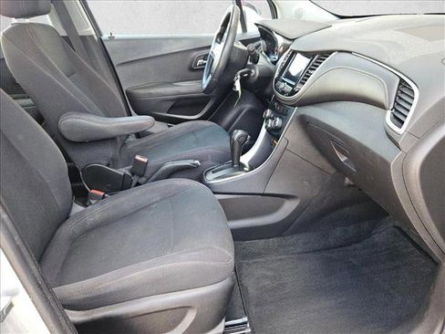 Used 2019 Chevrolet Trax LS image 20