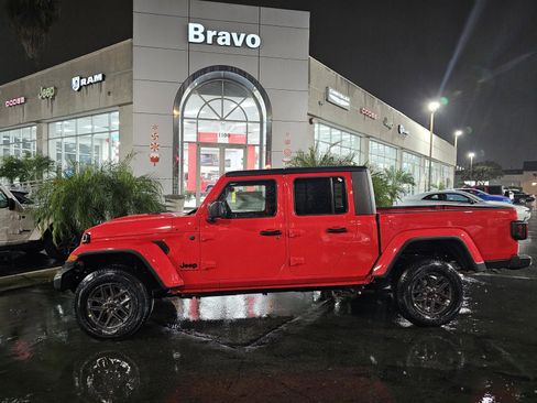 New 2026 Jeep Gladiator Sport image 4