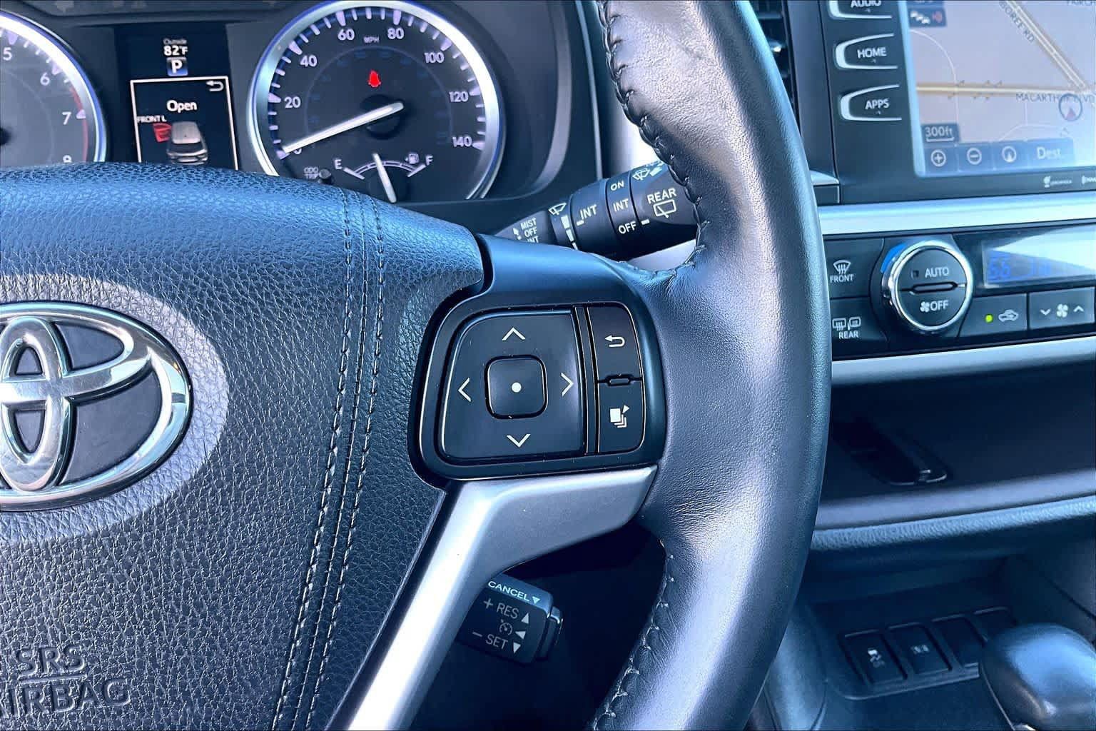 Used 2016 Toyota Highlander XLE FWD image 23