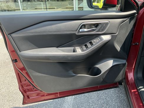 Used 2024 Nissan Rogue Platinum w/ Platinum Premium Package AWD/4WD image 18