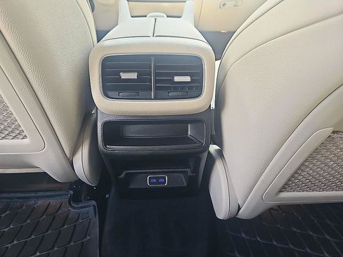 Used 2025 Mercedes-Benz GLE 450e 4MATIC image 32
