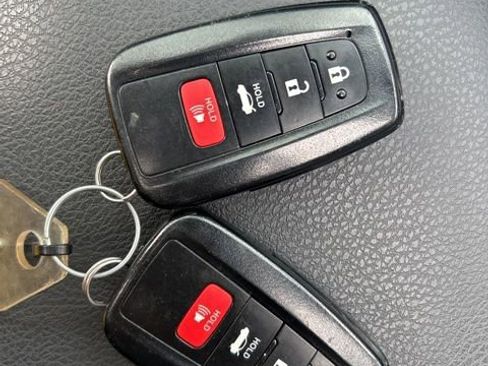 Used 2022 Toyota Camry SE w/ Cold Weather Package FWD image 36