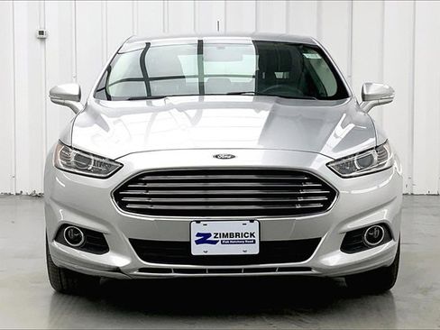 Used 2015 Ford Fusion SE w/ Equipment Group 201A image 3