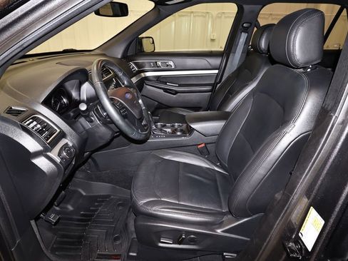 Certified 2017 Ford Explorer XLT w/ Equipment Group 202A image 13
