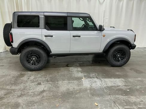 New 2026 Ford Bronco Badlands image 2