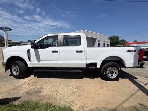 New 2026 Ford F250 XL w/ XL Chrome Package AWD/4WD image 9