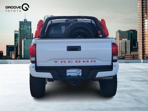 Used 2018 Toyota Tacoma TRD Off-Road image 5