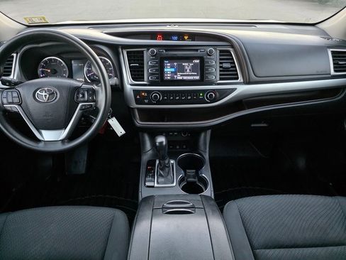 Used 2019 Toyota Highlander LE image 22