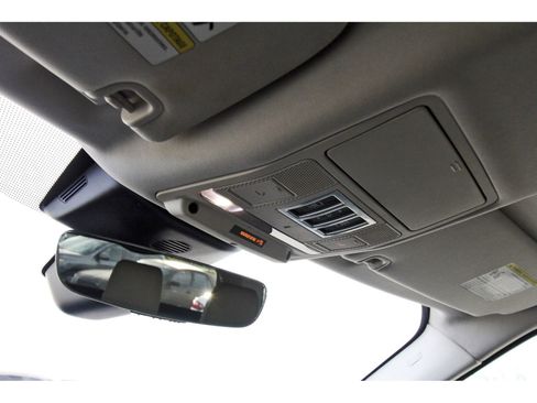 Used 2018 Land Rover Discovery HSE image 24