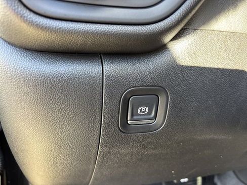 Used 2025 Chevrolet Silverado 2500 Custom w/ Custom Value Package image 27