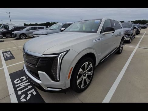 Used 2025 Cadillac Escalade IQ Luxury 1 w/ Smart Trailering package AWD/4WD image 3
