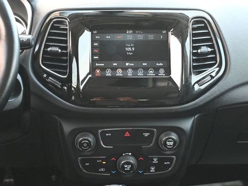 Used 2020 Jeep Compass Latitude image 11