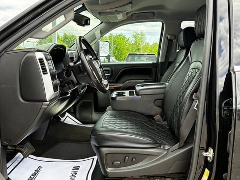 Used 2018 GMC Sierra 2500 SLE w/ HD SLE Preferred Plus Package AWD/4WD image 4