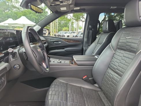 Used 2022 Cadillac Escalade ESV Premium Luxury Platinum w/ Heavy-Duty Trailer Package RWD image 16