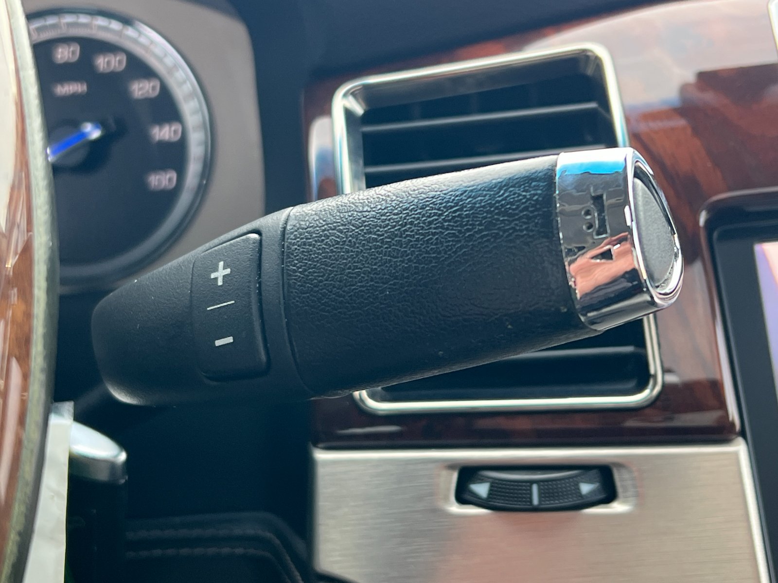 Used 2014 Cadillac Escalade Platinum AWD/4WD image 22