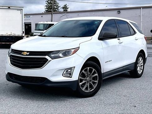 Used 2018 Chevrolet Equinox LS FWD image 2
