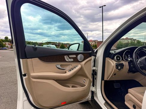 Used 2018 Mercedes-Benz GLC 300 4MATIC image 14