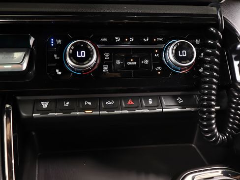 Used 2024 GMC Sierra 2500 AT4 w/ AT4 Premium Plus Package AWD/4WD image 10