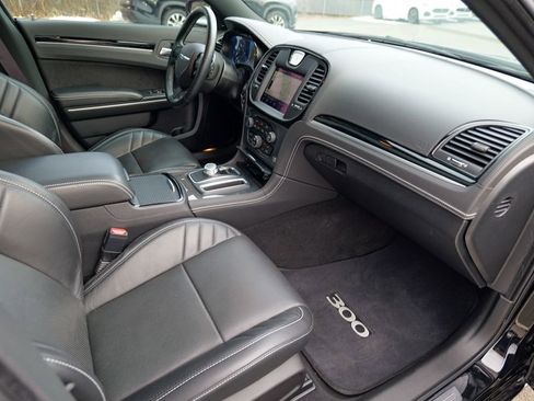 Used 2023 Chrysler 300 C image 33