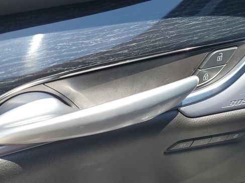 Certified 2025 Cadillac XT5 Premium Luxury w/ LPO, Floor Liner Package AWD/4WD image 23