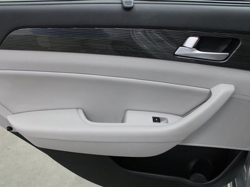 Used 2019 Hyundai Sonata Limited w/ Ultimate Package 02 image 17