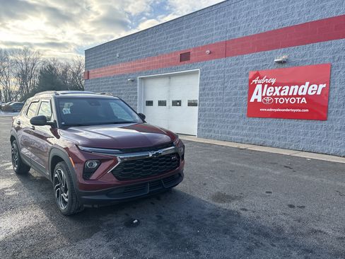 Used 2024 Chevrolet TrailBlazer RS w/ Convenience Package image 1