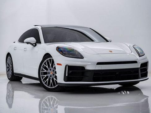 Certified 2025 Porsche Panamera 4 image 8